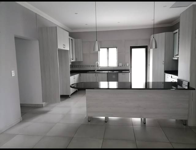 3 BEDROOM HOUSE FOR SALE IN GEELHOUTPARK